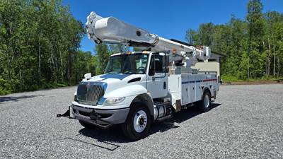2019 International DuraStar 4300 Boom / Bucket Truck - Altec AM55E Bucket