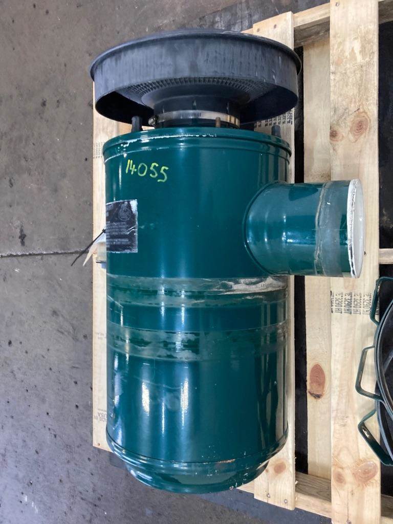 2000 Mack RD Air Cleaner / Air Filter Housing for a Mack RD690S For