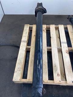 Mack Pinnacle CXU613 Front Driveshaft for a Mack CXU613