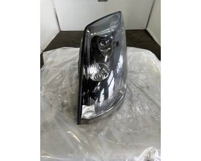 Volvo VNL Right Headlight Assembly