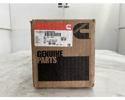 New Cummins Piston Kit, Part # 4309095, Fits Peterbilt 320