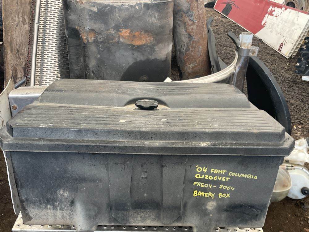 Freightliner Columbia 120 Battery Box for a 2004 Freightliner Columbia