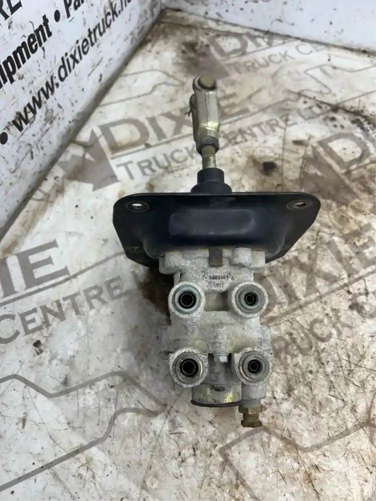 Air Brake Valve For Sale Lakefield, ON, Canada T5005181A