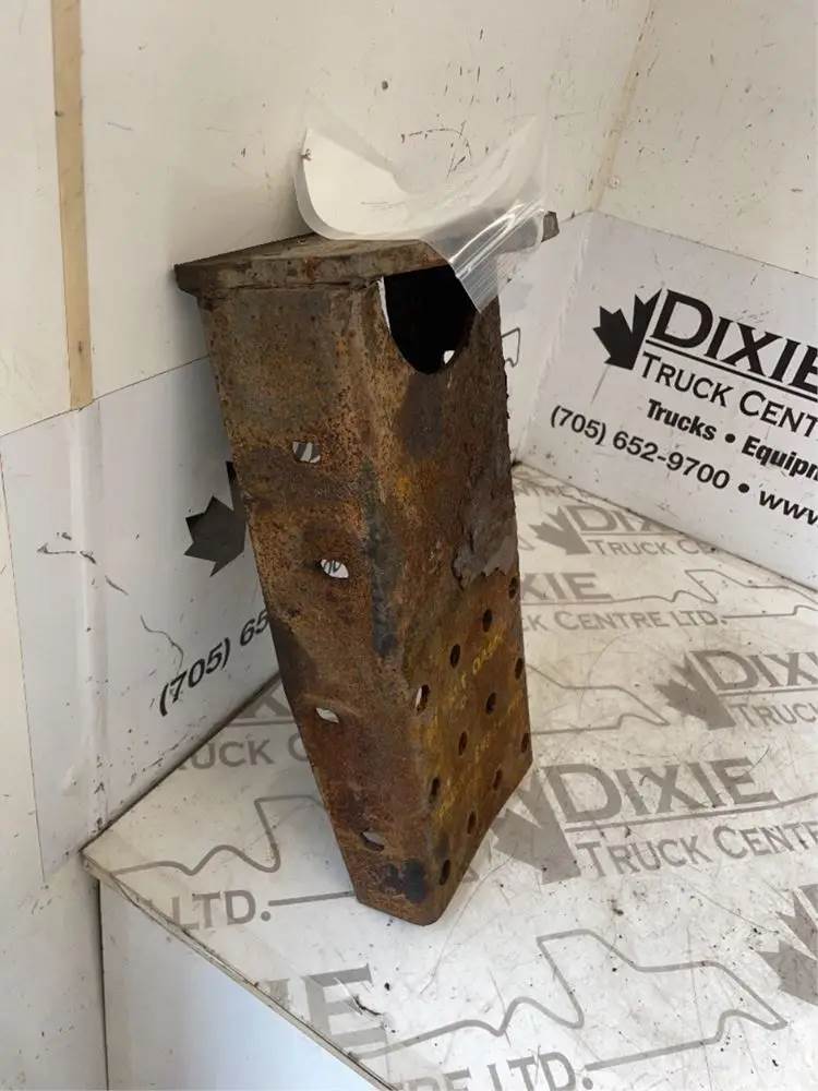 Freightliner FLD120 Classic Cab Mount for a 2007 Freightliner Classic