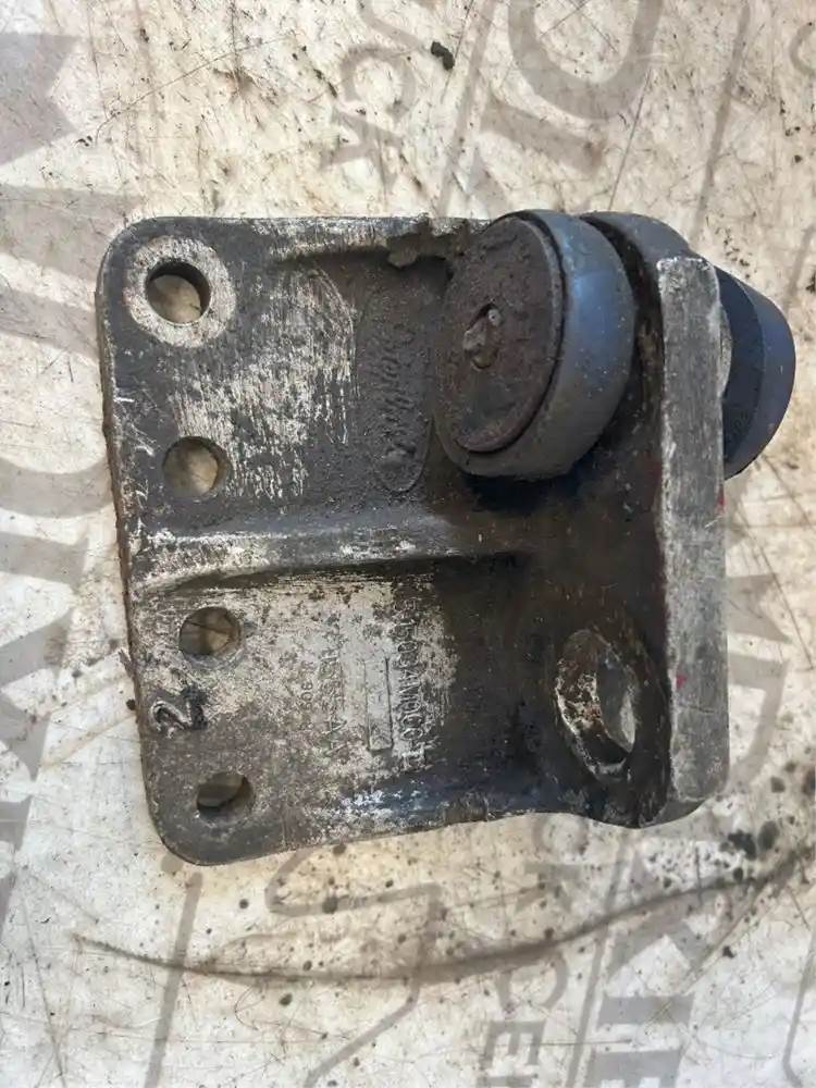 2006 Peterbilt 379 Engine Mount For Sale Lakefield, ON, Canada 05