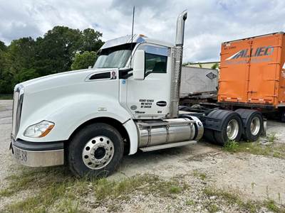 Kenworth T800 Day Cab Truck - Cummins 400HP, Automatic