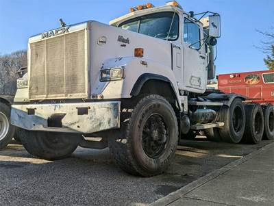 Mack Superliner RW713 Tri Axle Day Cab Truck - 12 Speed Manual