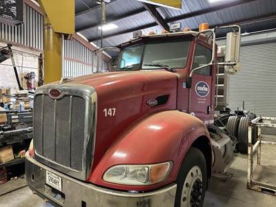 Peterbilt 384 Day Cab Truck - Caterpillar