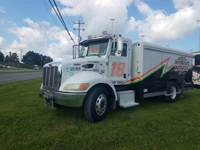 Peterbilt 335 Box Truck - 240HP, Automatic