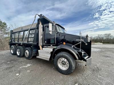 Kenworth T800 Tri Axle Dump Truck - Cummins 400HP, Automatic
