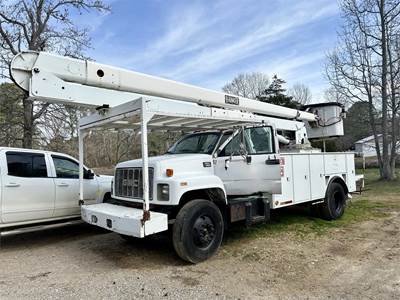 GMC TopKick C7500 Single Axle Forestry Bucket Truck - Caterpillar, 330HP, Automatic