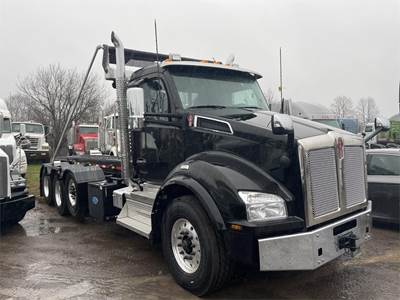 Kenworth T880 Tri Axle Roll Off Truck - Cummins, 550HP, 6 Speed Allison Rds Automatic
