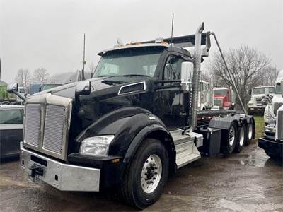 Kenworth T880 Tri Axle Roll Off Truck - Cummins, 550HP, 6 Speed Allison Rds Automatic