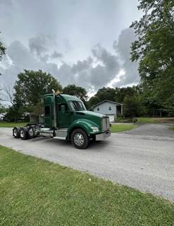 Kenworth T880 Sleeper Semi Truck - Cummins 480HP, 13 Speed Manual