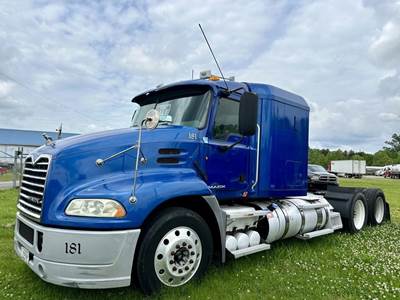 Mack Pinnacle CXU613 Sleeper Semi Truck - 435HP