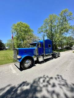 Peterbilt 389 Sleeper Semi Truck - Detroit 500HP, Manual