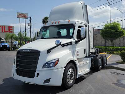 Freightliner Cascadia Day Cab Truck