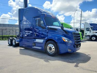 Freightliner Cascadia 126 Sleeper Semi Truck - Detroit 505HP, Other