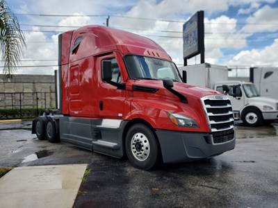 Freightliner Cascadia 126 Sleeper Semi Truck - Detroit, Other