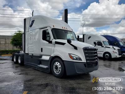 Freightliner Cascadia 126 Sleeper Semi Truck - Detroit, Other