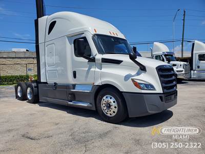 Freightliner Cascadia 126 Sleeper Semi Truck - Detroit, Other