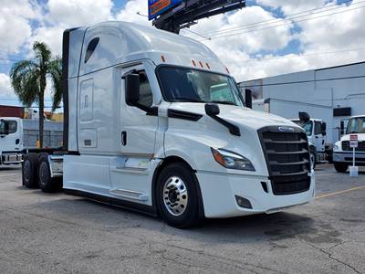 Freightliner Cascadia 126 Sleeper Semi Truck - Detroit, Other