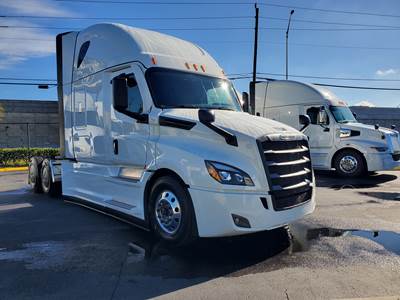 Freightliner Cascadia 126 Sleeper Semi Truck - Detroit 505HP, Other