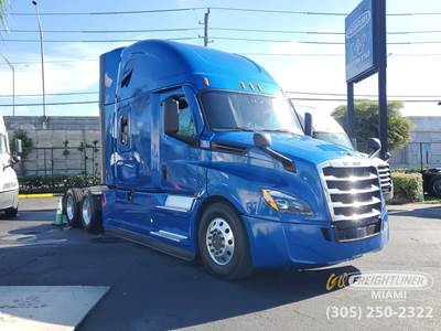 Freightliner Cascadia 126 Sleeper Semi Truck - Detroit, Other