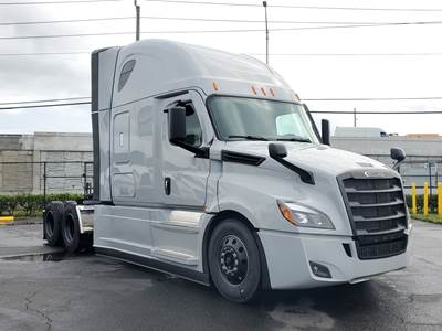 Freightliner Cascadia 126 Sleeper Semi Truck - Detroit, Other