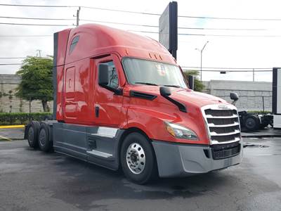 Freightliner Cascadia 126 Sleeper Semi Truck - Detroit, Other