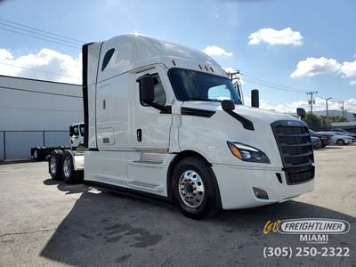 Freightliner Cascadia 126 Sleeper Semi Truck - Detroit, Other