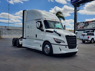 Freightliner Cascadia 126 Sleeper Semi Truck - Detroit, Other