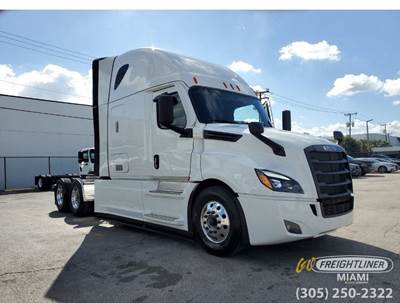 Freightliner Cascadia 126 Sleeper Semi Truck - Detroit, Other