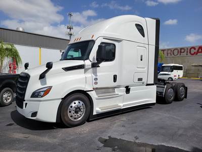Freightliner Cascadia 126 Sleeper Semi Truck - Cummins, Automatic