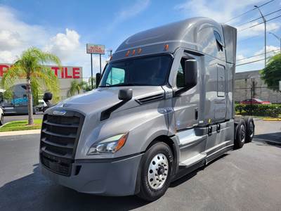 Freightliner Cascadia 126 Sleeper Semi Truck - Detroit, Other
