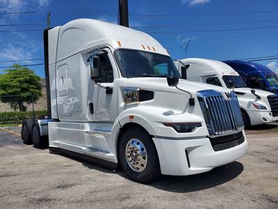 Western Star 57X Sleeper Semi Truck - Detroit 505HP, Other