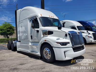 Western Star 57X Sleeper Semi Truck - Detroit 505HP, Other