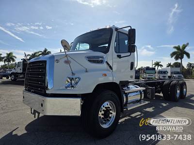 Freightliner 114SD Cab & Chassis Truck