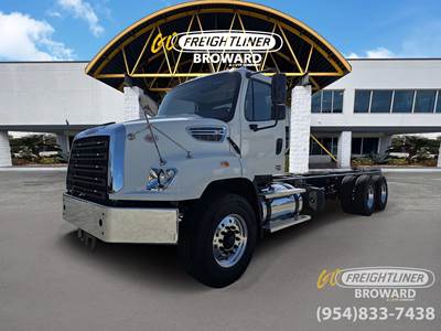 Freightliner 114SD Cab & Chassis Truck