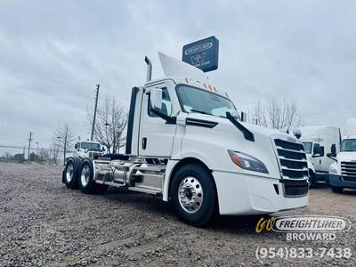 Freightliner Cascadia 126 Day Cab Truck - Detroit, Other