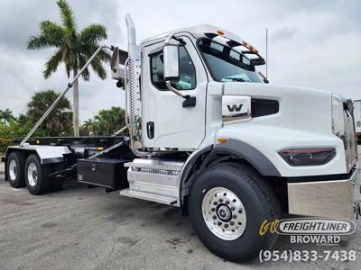 Western Star 47X Roll Off Truck - Cummins, Automatic