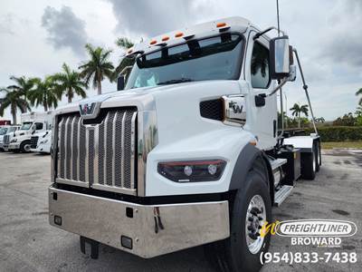 Western Star 47X Roll Off Truck - Cummins, Automatic