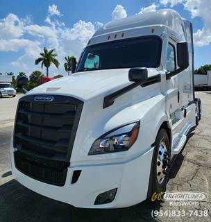 Freightliner Cascadia 126 Sleeper Semi Truck - Detroit, Other