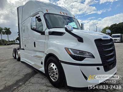 Freightliner Cascadia 126 Sleeper Semi Truck - Detroit, Other