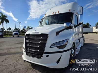 Freightliner Cascadia 126 Sleeper Semi Truck - Detroit 505HP, Other
