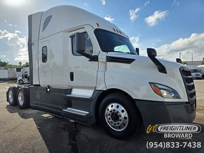Freightliner Cascadia 126 Sleeper Semi Truck - Detroit, Other