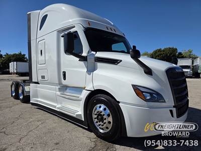 Freightliner Cascadia 126 Sleeper Semi Truck - Detroit 505HP, Other