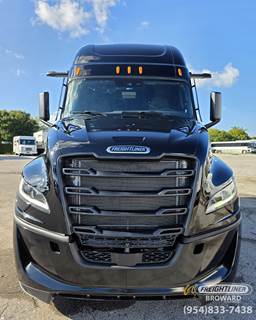 Freightliner Cascadia 126 Sleeper Semi Truck - Detroit, Other