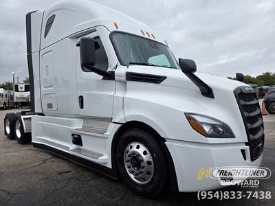Freightliner Cascadia 126 Sleeper Semi Truck - Detroit 505HP, Other
