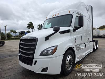 Freightliner Cascadia 126 Sleeper Semi Truck - Detroit, Other